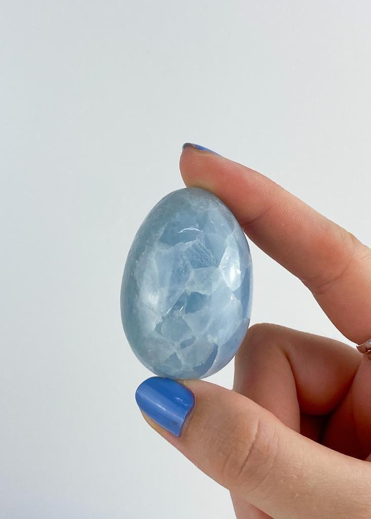 Ovo de Calcita Azul 66 a 75 gramas