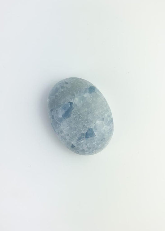 Pedra Forma de Sabonete de Calcita Azul 108 a 124 gramas