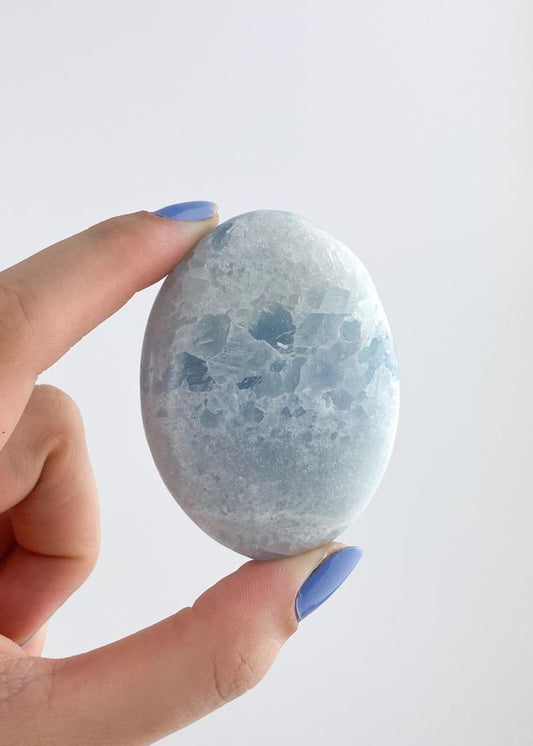 Pedra Forma de Sabonete de Calcita Azul 108 a 124 gramas