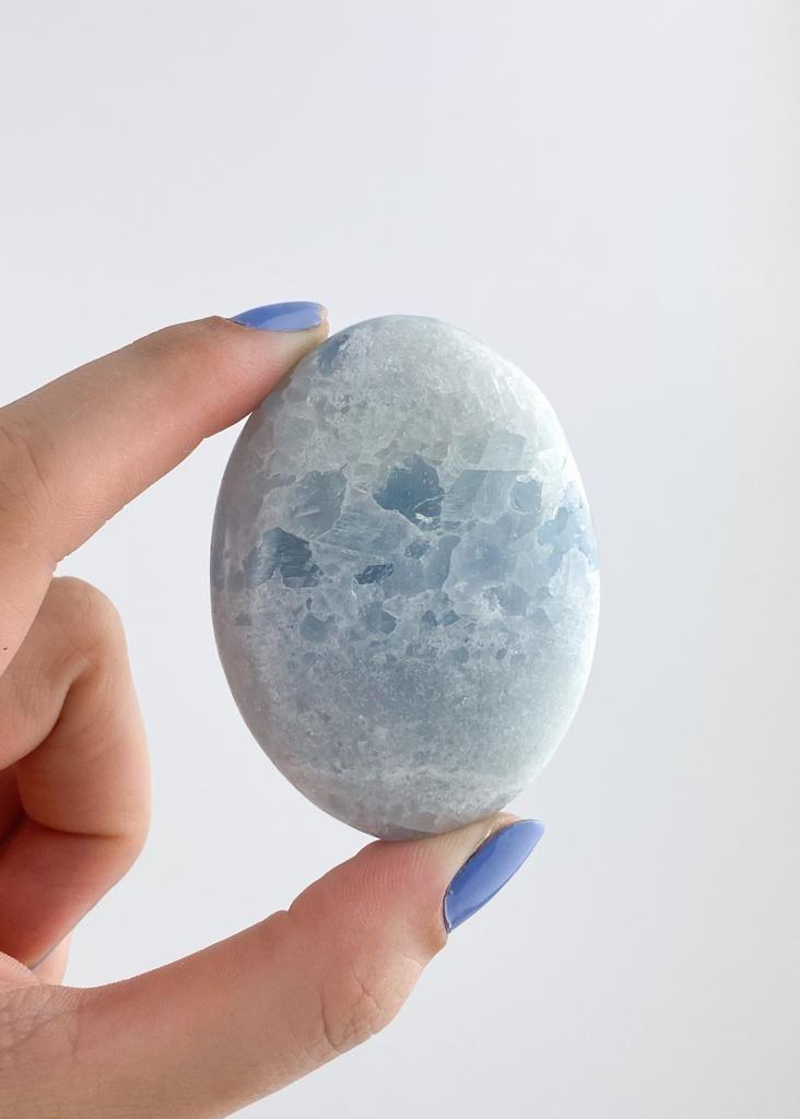 Pedra Forma de Sabonete de Calcita Azul 108 a 124 gramas