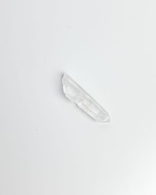 Pedra Pontinha de Cristal de Quartzo bruta 7 a 10 gramas