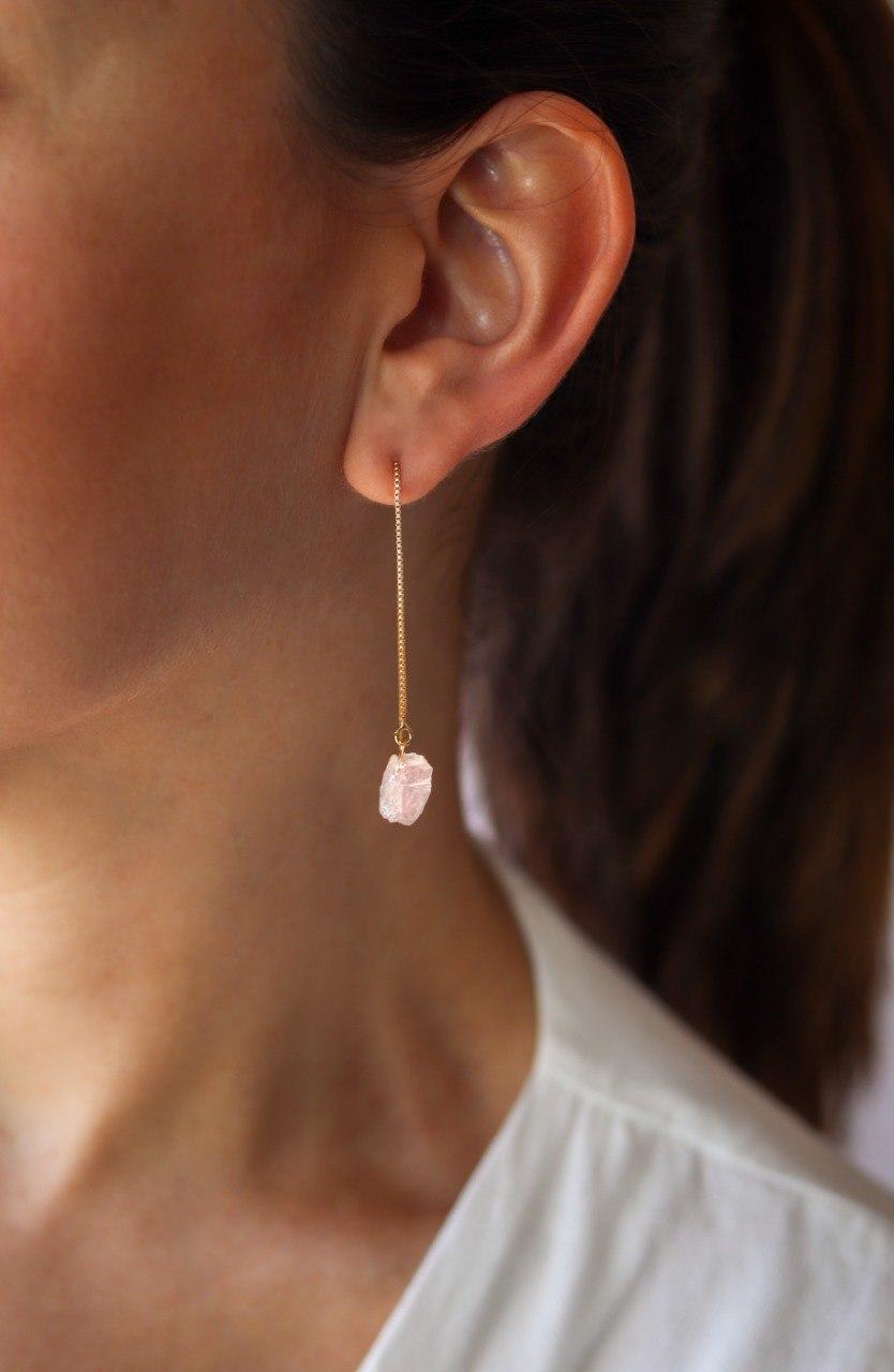 Brinco Pedra Natural Quartzo Rosa Passante banhado Ouro 18K