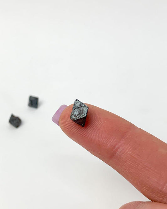 Pedra Magnetita bruta 0,8 a 1,4 gramas