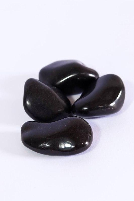 Jaspe Negra Bassanita Rolada 30 a 45 gramas Aprox.