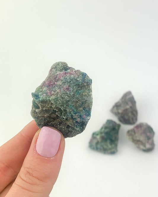 Pedra Rubi Zoisita bruto 25 a 35 gramas