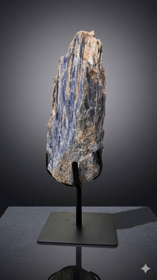 Cianita Azul Natural com Inclusão de Mica na Base de Metal Preta- 2,6 kg
