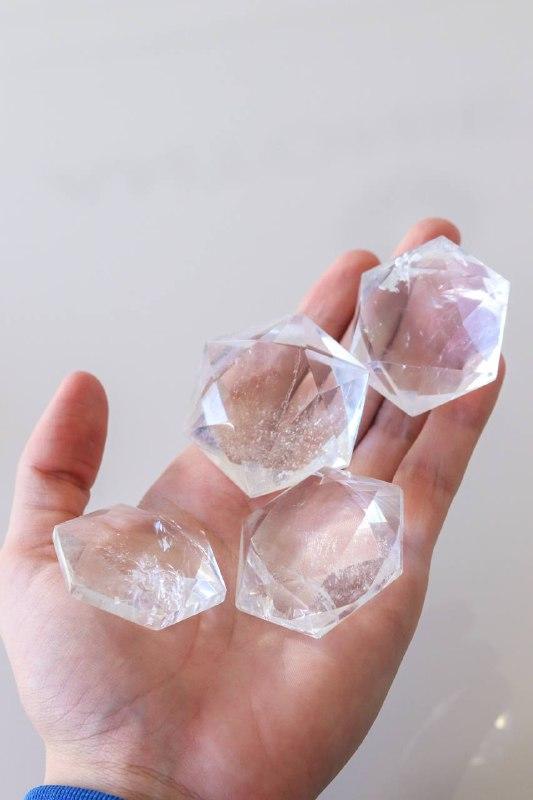 Estrela de Davi Cristal de Quartzo 38 a 80 Gramas