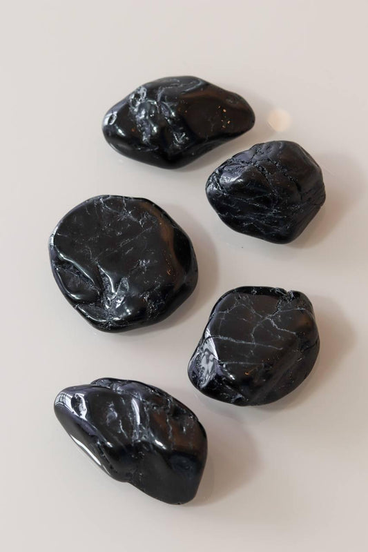 Pedra Turmalina Negra Rolada 50 a 62 Gramas Aprox.