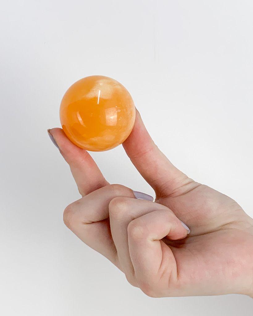 Bola Calcita Amarela 4,6 cm aprox.
