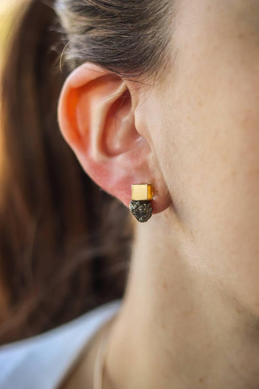 Brinco Pirita Cubo Banho Ouro 18K