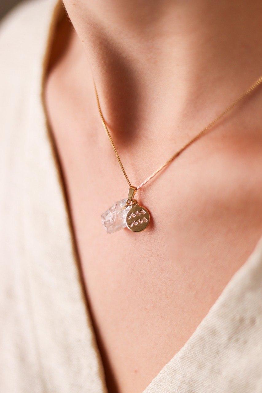 Colar Signo Aquário - Pedra Cristal Bruto banhado Ouro