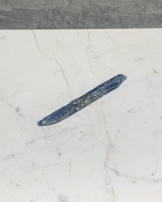 Pedra Bastão Cianita azul bruto 15 a 19 gramas