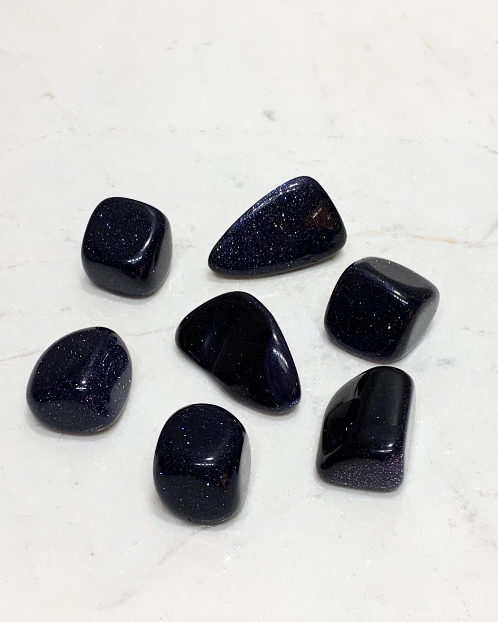 Pedra Goldstone Azul rolada(produzida)11 a 14 gramas