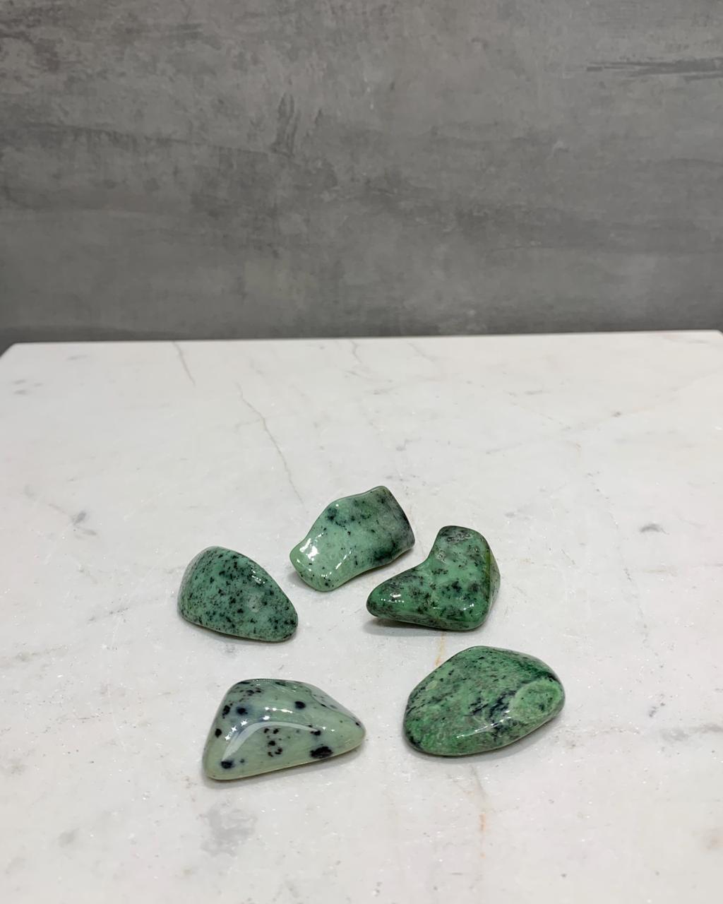 Pedra Grossularia Verde Rolada 9 a 12 gramas