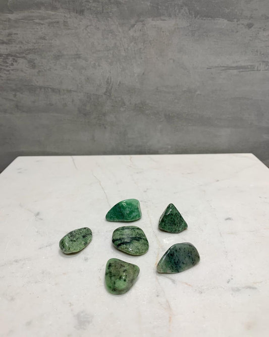Pedra Grossularia Verde Rolada 6 a 8 gramas