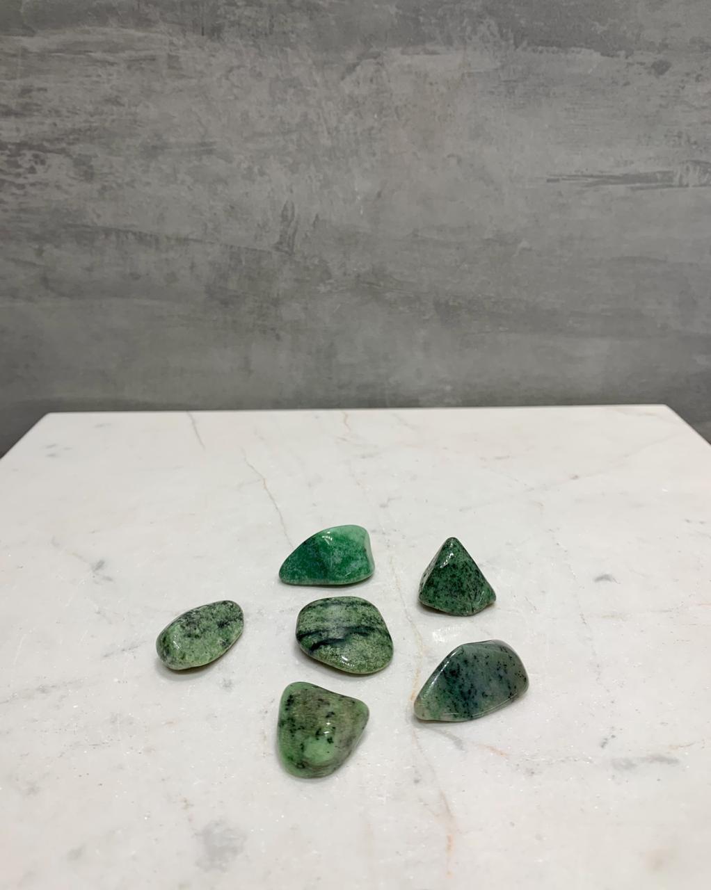 Pedra Grossularia Verde Rolada 6 a 8 gramas