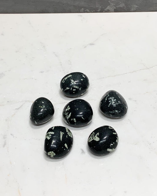 Pedra Letra Chinesa Porfirita Rolada 15 a 19 gramas