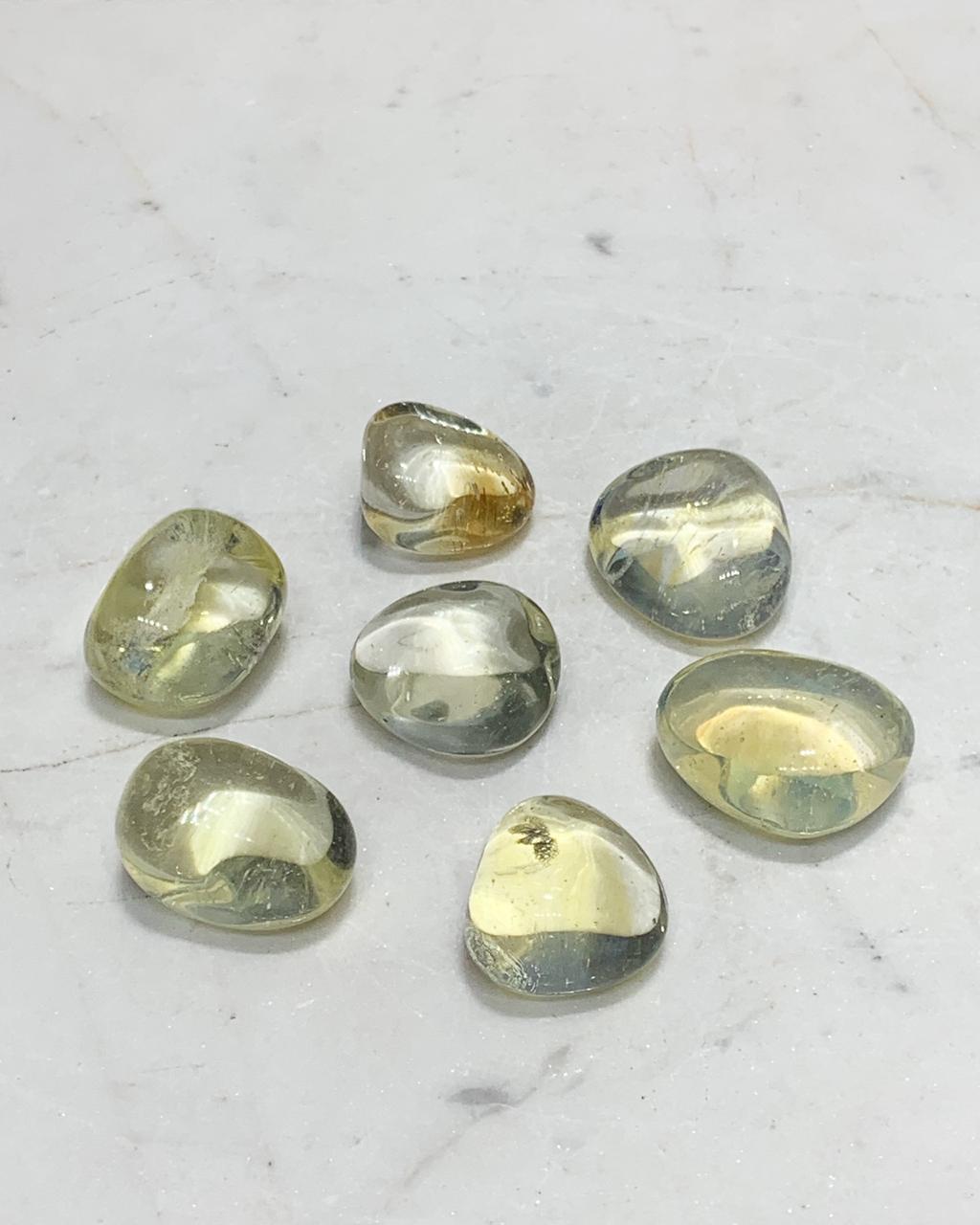 Pedra Obsidiana Amarela (Vidro da Terra) Rolada 7 a 10 gramas