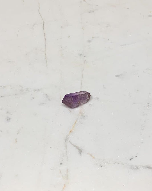 Pedra Ponta Quartzo de Ametista Vera Cruz bruta 2,2 a 2,8 gramas