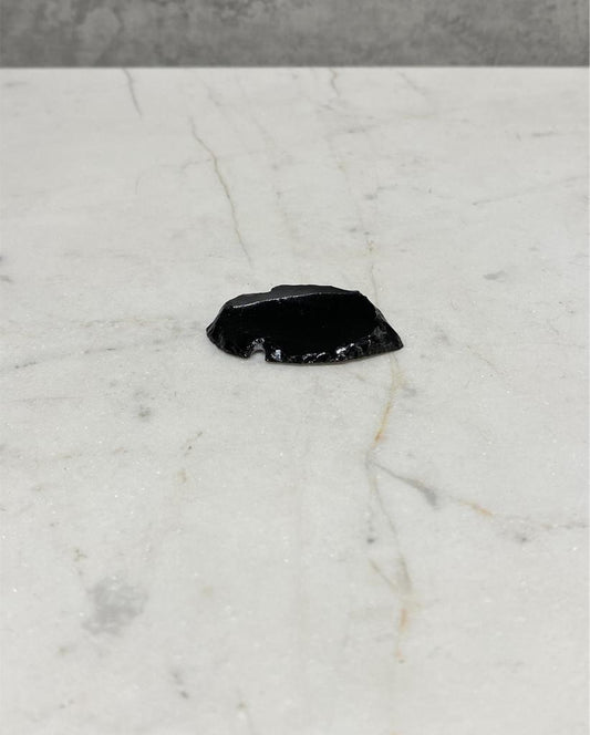 Pedra Ponta Silex Obsidiana preta bruta 5 a 6 gramas