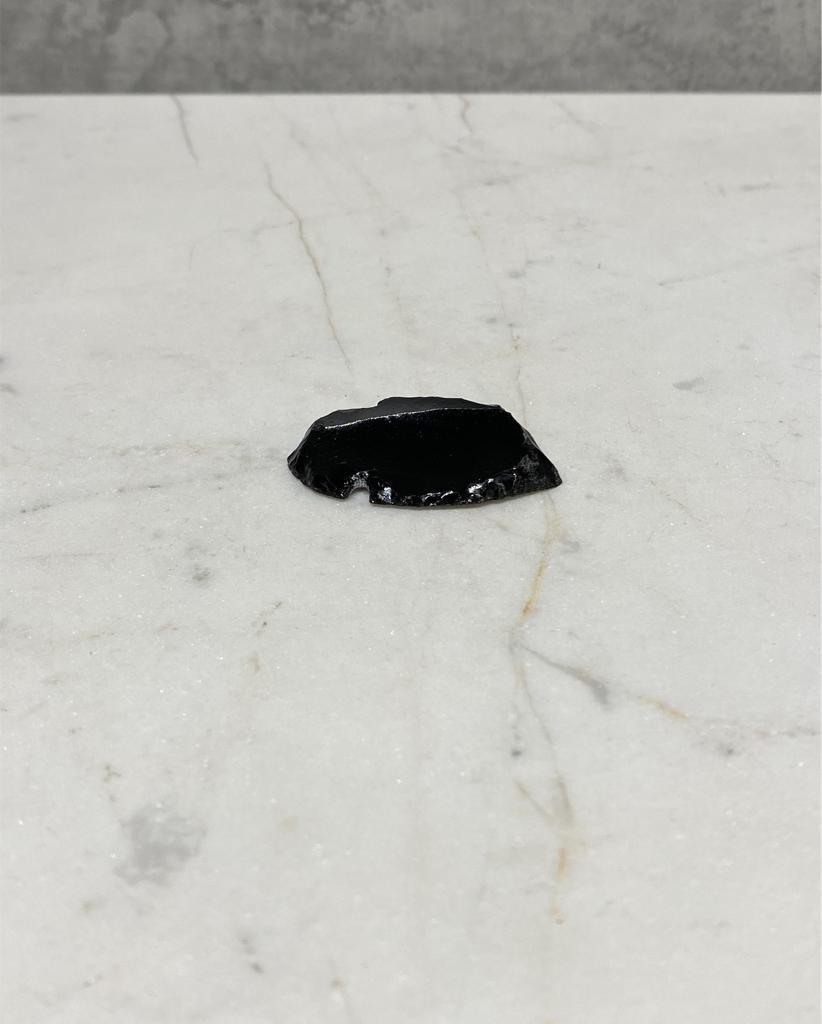 Pedra Ponta Silex Obsidiana preta bruta 5 a 6 gramas