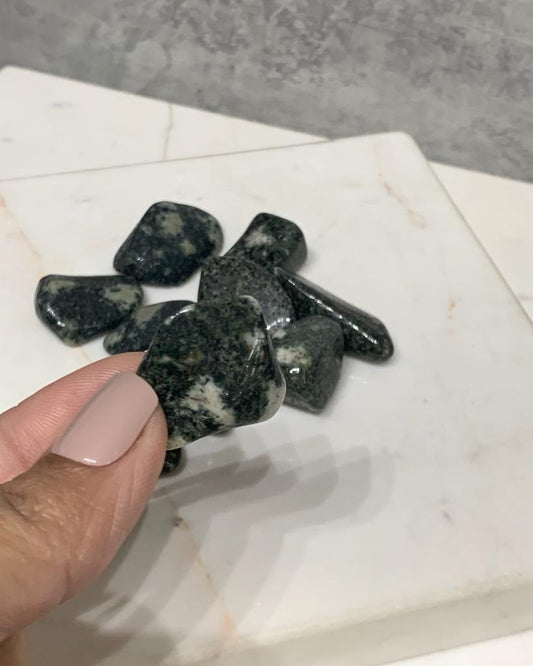 Pedra Stonehenge Preseli rolada 7 a 10 gramas