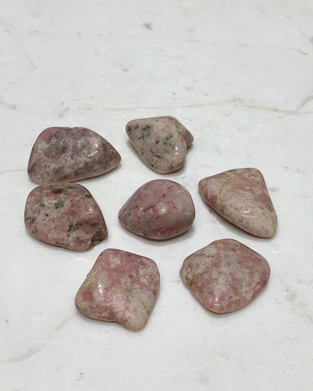 Pedra Tulita rosa rolada 7 a 8 gramas