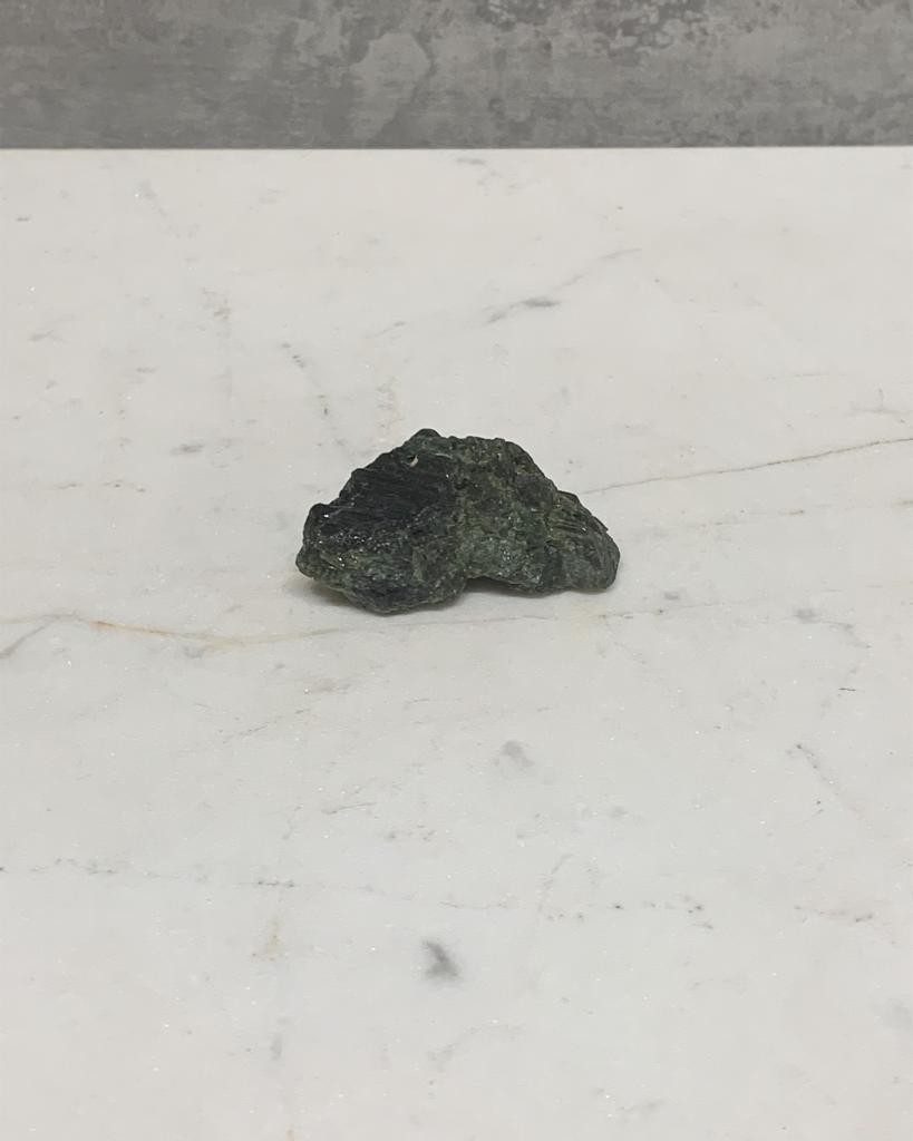 Pedra Turmalina verde (Verdelita) bruta 16 a 20 gramas