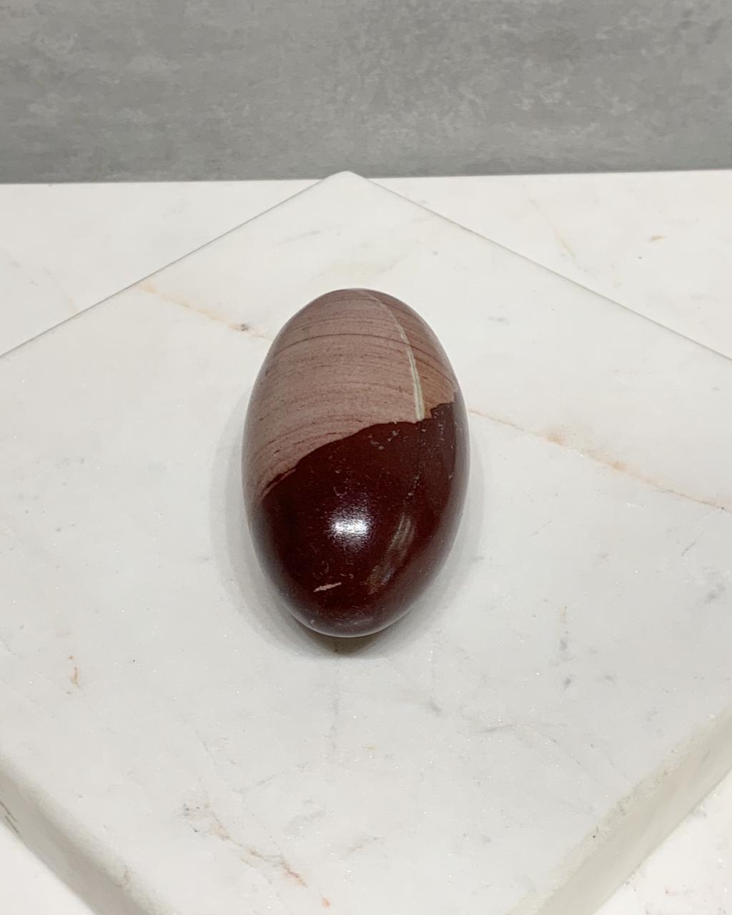 Shiva Lingam forma ovalada 126 gramas aprox.