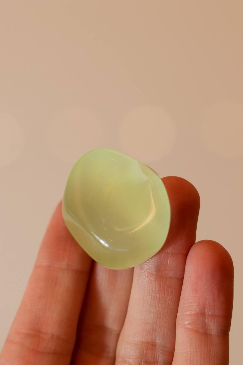 Pedra Jade Verde Claro New Jade Bowenita Rolada 18 a 24 gramas