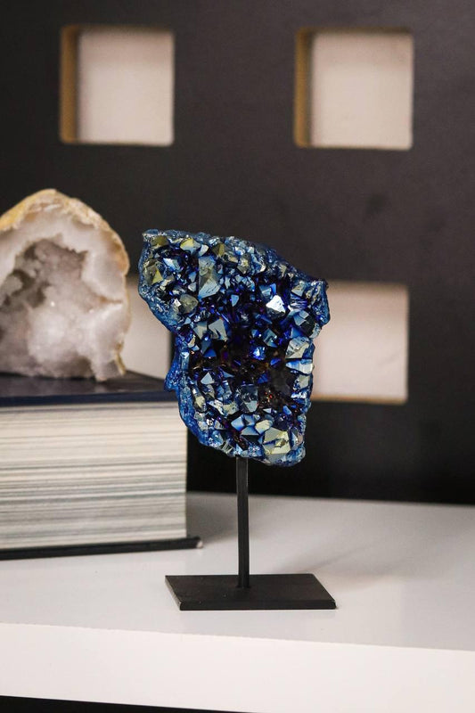 Drusa Quartzo Titânio Blue Pequena na Base Metal Preta