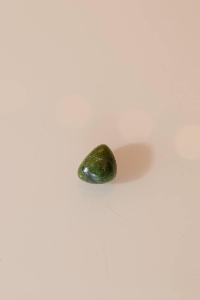 Pedra Jade Canadense Verde Rolado 6 a 8 gramas