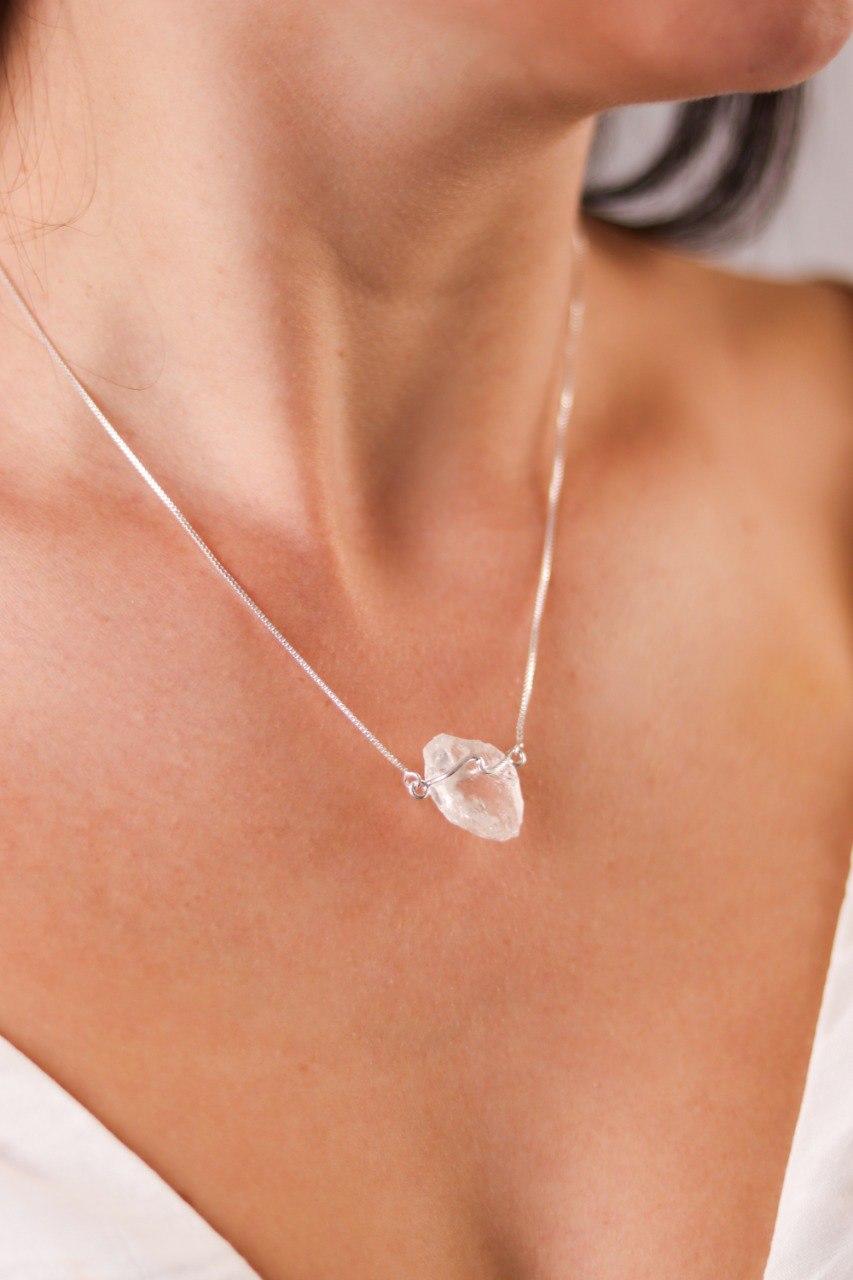 Colar Curto Cristal Abraço Banho Prata
