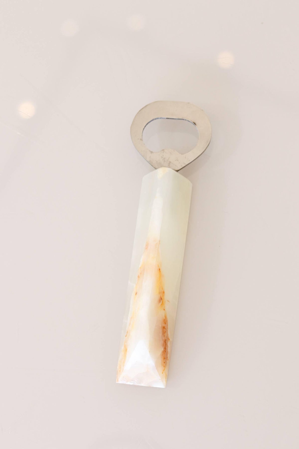 Abridor de Garrafa Ônix Branco