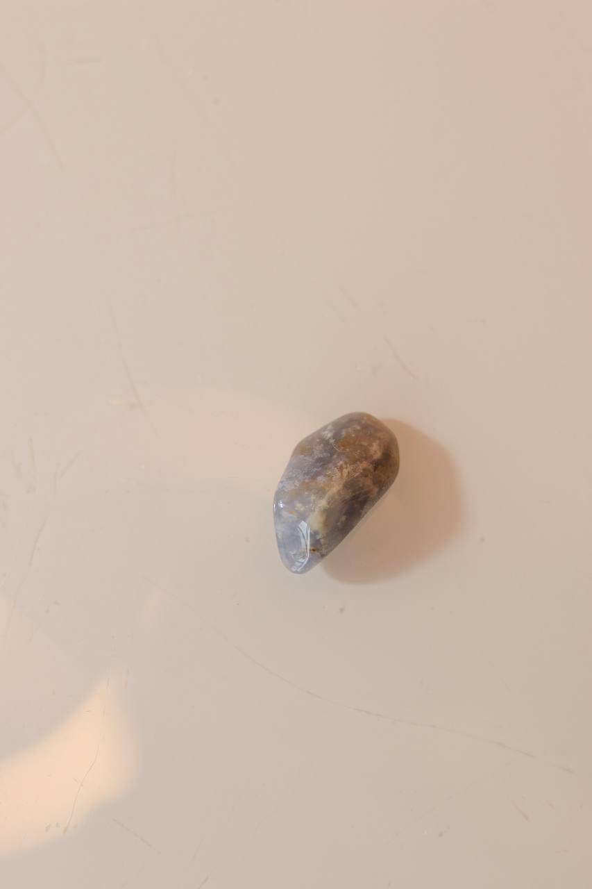 Pedra Calcedônia Azul Rolada 4 a 5 gramas