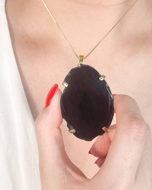 Colar Chapa de Ágata Preta com Garra Banhado Ouro
