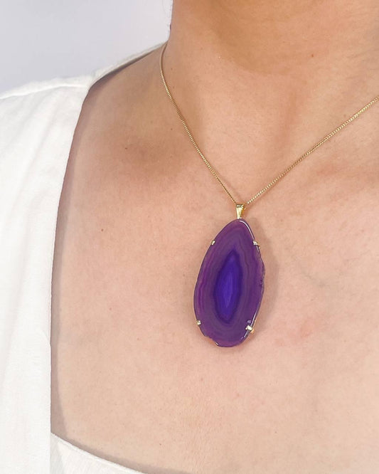 Colar Chapa de Ágata Roxa com Garra Banhado Ouro