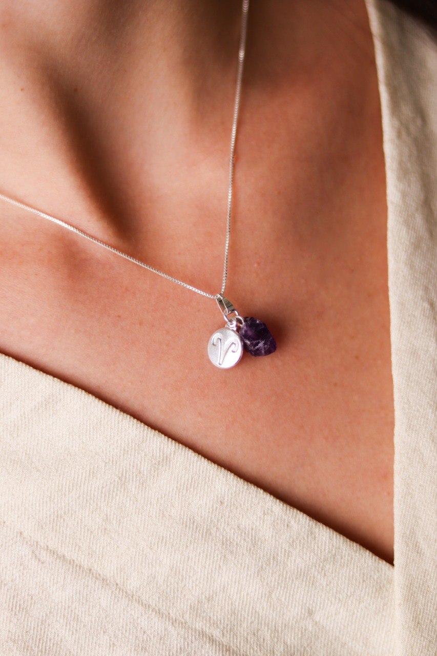 Colar Signo Áries -  Pedra Ametista Bruta banhado Prata