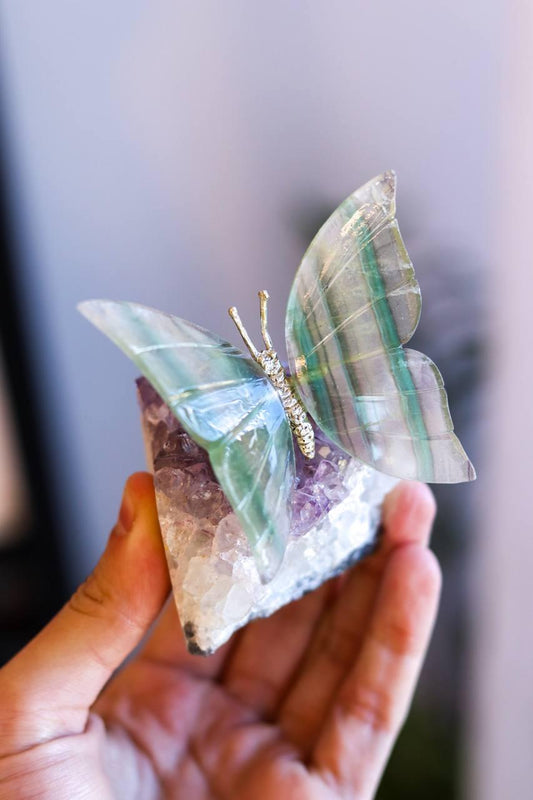 Borboleta Fluorita com Base de Drusa ametista