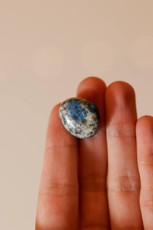 Pedra Azurita e Granito Rolada 6 a 8 gramas
