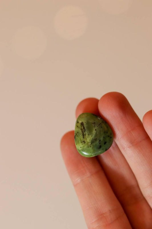 Pedra Jade Canadense Verde Rolado 6 a 8 gramas