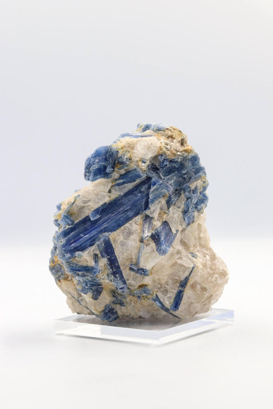 Pedra Cianita Azul Bruta na Base Acrílica 1,189 Kg aprox.