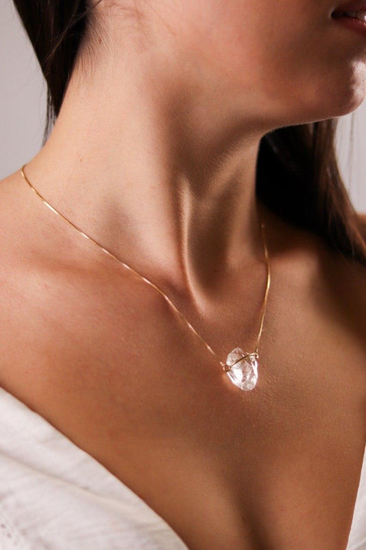 Colar Curto Cristal Abraço Banho Ouro