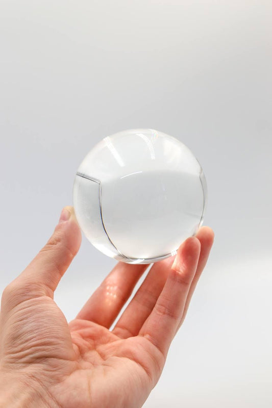 Bola Cristal Sintética na Base Madeira 8 cm diâmetro