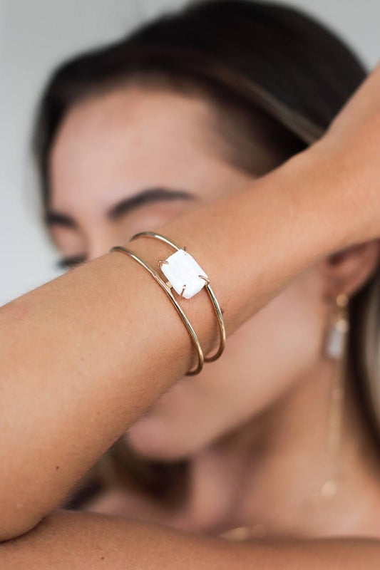Bracelete Selenita na Garra Banho Ouro