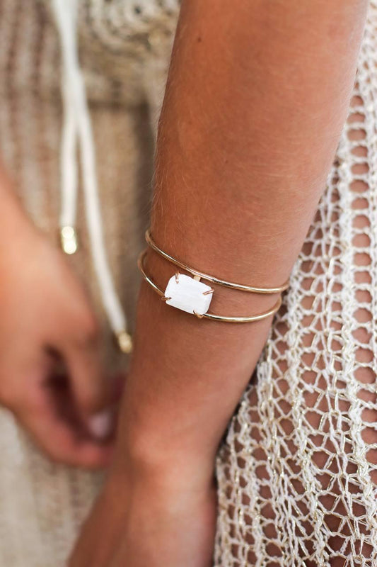 Bracelete Selenita na Garra Banho Ouro
