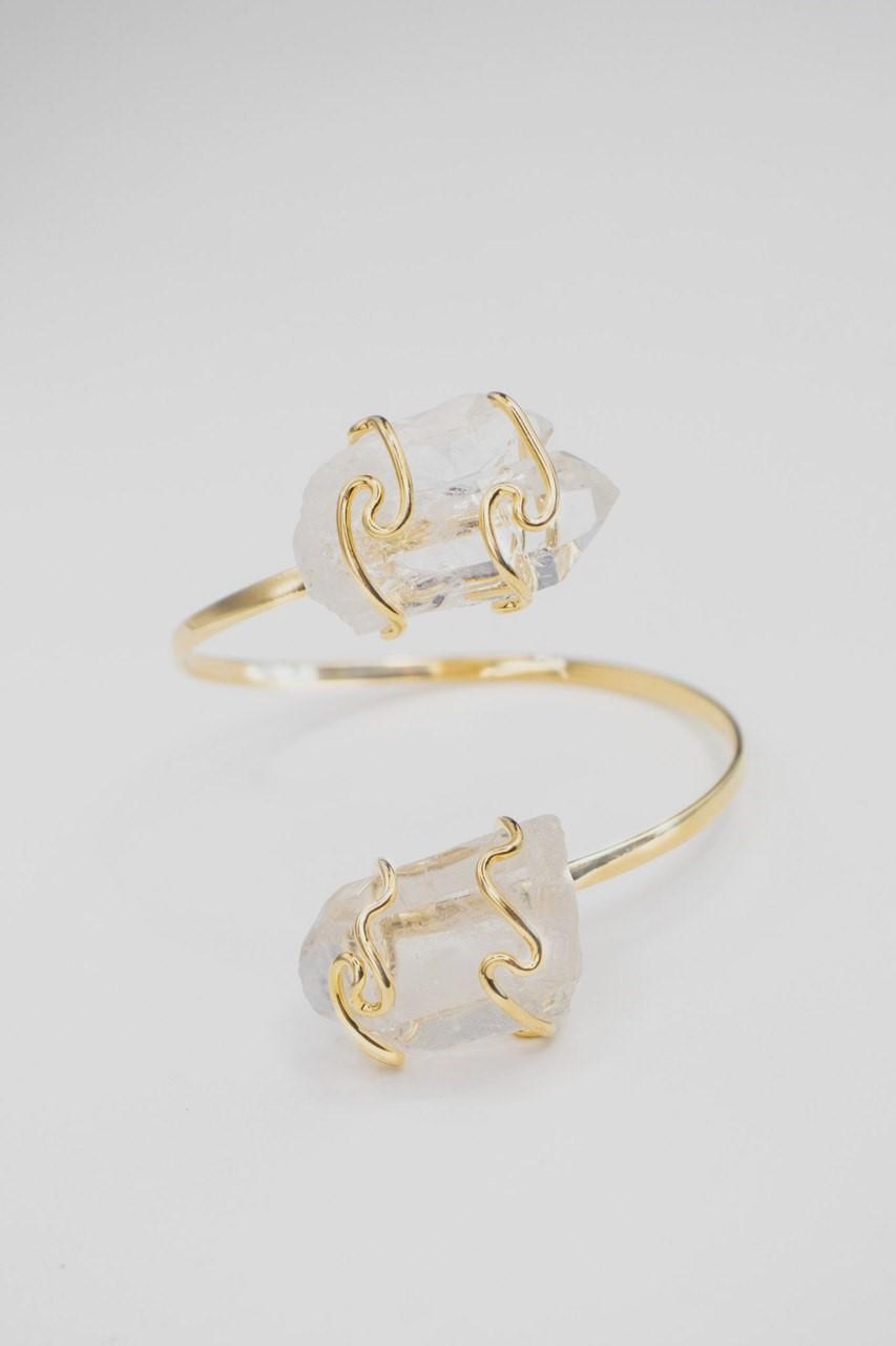 Bracelete duo ponta Cristal de quartzo envolto banho ouro