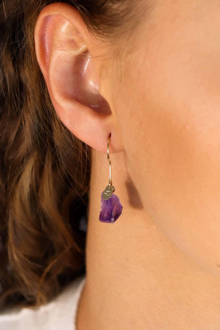 Brinco Piercing Anzol Ametista Bruta Banho Ouro