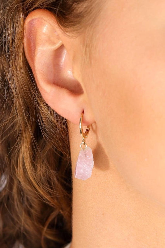 Brinco Piercing Quartzo Rosa Bruto Banho Ouro