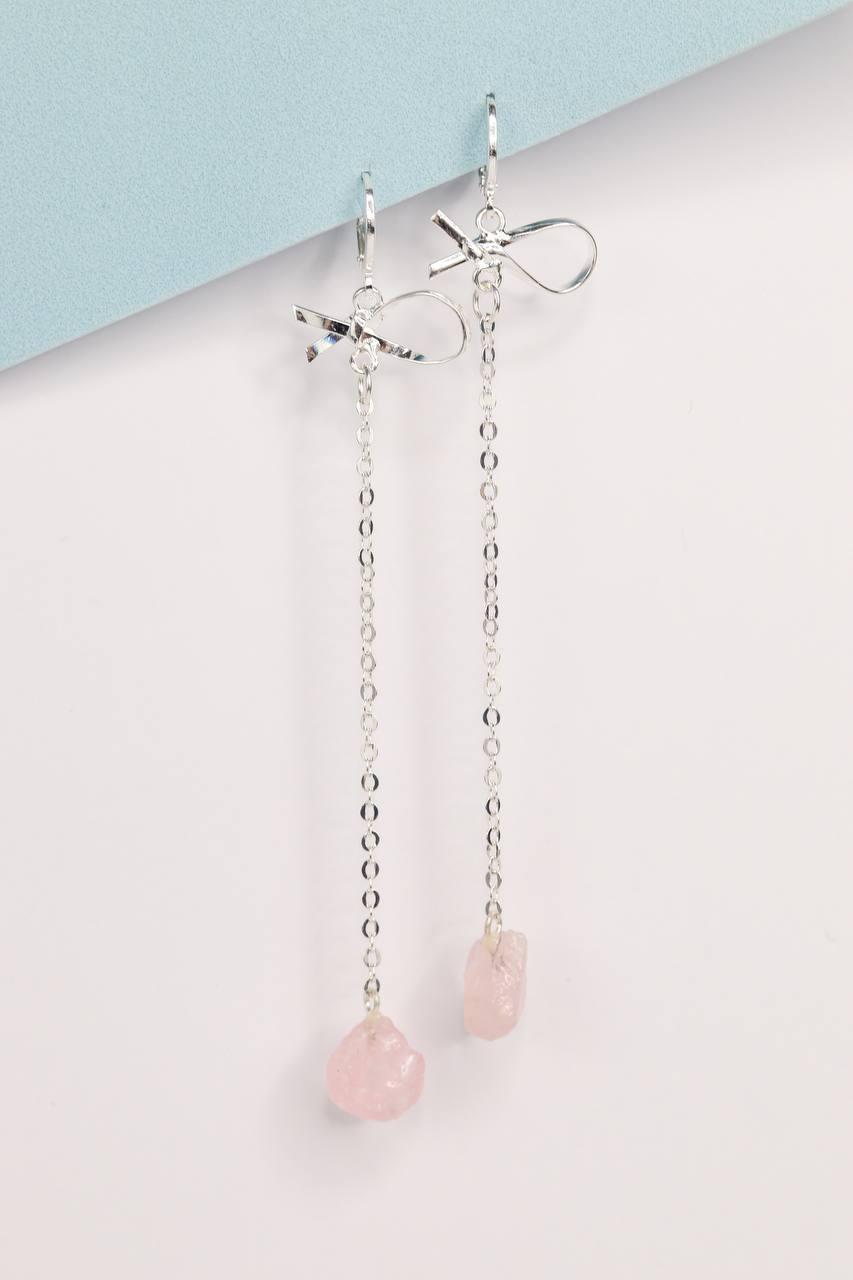 Brinco Quartzo Rosa Bruto Laços Longo Banho Prata